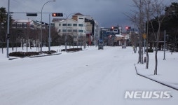 한산한 정부종합청사 앞 도로