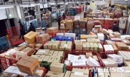 설 우편물 처리로 분주한 부산우편집중국