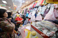 고민되는 아동 한복