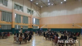 전교생에 붓글씨 선물·사제간 책 출판 등, 울산 이색 졸업식 눈길 