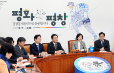 발언하는 추미애 더불어민주당 대표