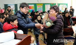 만학도 157명, 눈물의 초·중학교 졸업장