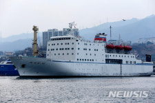 묵호항 떠나는 만경봉 92호