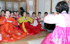 세배 배우는 이주여성