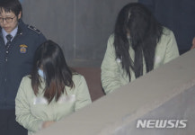 인천 초등생 살인사건 항소심 출석하는 김 모양과 박 모양