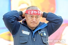 투쟁 결의 다지는 김재홍 군산지회장
