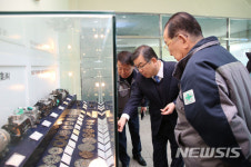 설 명절 기업체 둘러보는 박일호 밀양시장