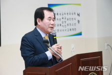 충남예술고 기숙사 개관…인사말 하는 김지철 교육감 