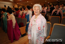 최고령 졸업생 양원초교 졸업하는 김선조 할머니
