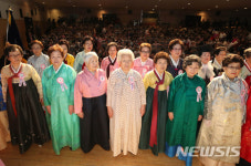 내 나이가 어때서? 양원초교·양원주부학교 졸업식
