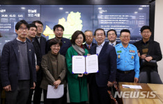 미세먼지 시민정책제안서 전달받는 박원순 서울시장