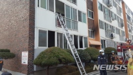 경남 고성 빌라서 화재…80대 노부부 숨져
