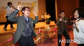 축하공연 함께 하는 조희연 서울시교육감