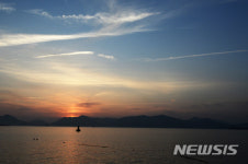 노을이 물드는 남해바다