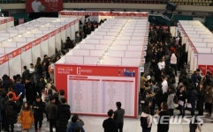 롯데몰 군산점, 대규모 채용 박람회 성황