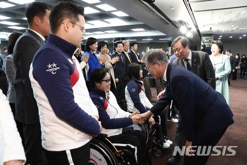 윤석열 대통령, 2024 파리 패럴림픽 선수단과 함께한 오찬에서 선수들 격려