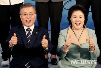 문재인 대통령 내외, 패럴림픽 선수단 최고