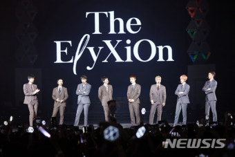 엑소 '으르렁' 싱가포르 콘서트 성황...16~18일 방콕으로