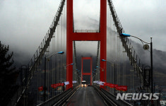 봄비에 젖은 남해대교