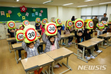 어린이 안전 가방 덮개 받았어요