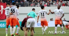 2-1로 승리 거둔 강원 FC