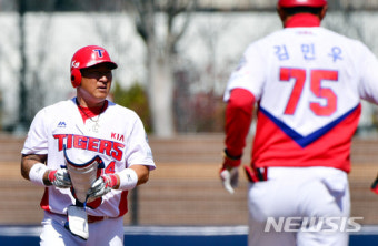 2루타 최형우