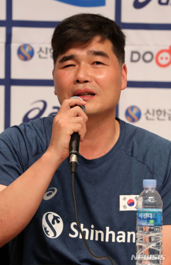 배구 국가대표팀 미디어데이, 질문에 답하는 임도헌 감독