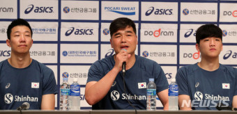 배구 국가대표팀 미디어데이, 질문에 답하는 임도헌 감독
