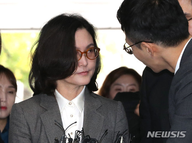 기자 바라보는 정경심 교수