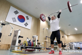 여자 역도 76급 김수현, 용상 142 번쩍…한국신기록