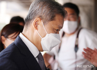 논란 이후 첫 출근하는 이영진 헌법재판관