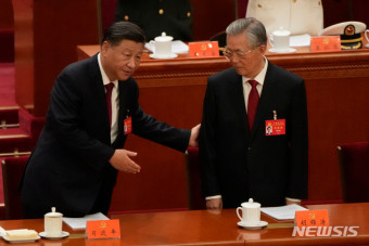 20차 당대회 개막식에 참석한 시진핑과 후진타오