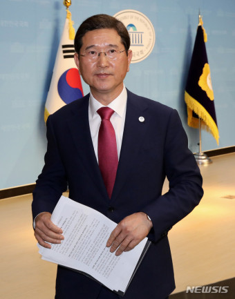 원내대표 출마선언 기자회견 마친 김학용 의원