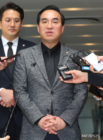 박홍근 원내대표, 이낙연 전 대표 장인 빈소 찾아 조문