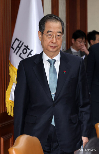 국정현안관계장관회의 참석하는 한덕수 총리