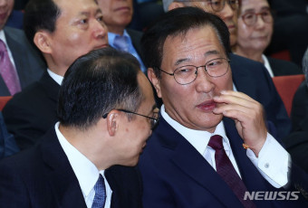이야기 나누는 박성재 법무부 장관-이원석 검찰 총장