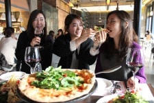 가족, 친구, 연인 “패밀리  레스토랑 블랙스미스에서 만나”