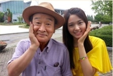 이순재 꽃받침, 동안 할아버지와 귀요미~ 진리커플 포착