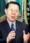 “외환위기 땀으로 이겨내 보람”… 섬유산업연합회장 퇴임 앞둔 박성철 신원 회장