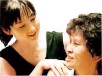 추석땐 부모님 건강체크를…세월에 좁아진 어깨 꼭 주물러 드리세요