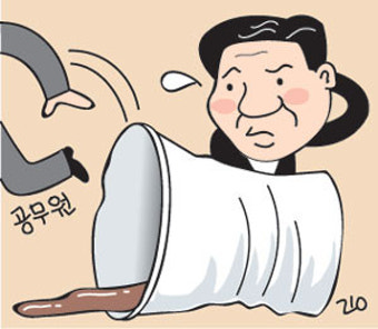 “공공기관 1회용 종이컵 사용금지”…노대통령 지시 안통했다