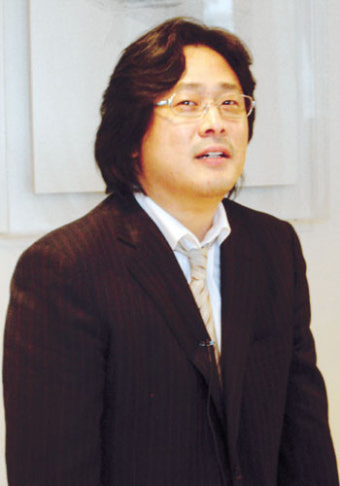 “팬과 나누고 싶었던 영화들 박찬욱式 세상보기 담았죠”