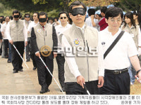 우리당 기독의원들 장애체험 1004m 걷기·헌혈… 천사운동 출범