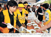 [노 前대통령 국민장] 수많은 조문객 질서 정연… 봉하마을 ‘차분’