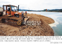 [르포] 4대강 공사 본격 금강 금남보 현장… 굴착기·덤프트럭 ‘굉음’ 1단계 假물막이 공사 한창