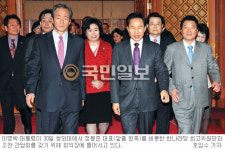 李대통령·한나라 최고위원단 청와대 간담회… 세종시·4대강 등 현안 단합 과시