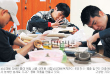 공예로 삶 개척하는 ‘꿈마을’ 장애인들 “백혈병 환아들에 희망 줄거예요”