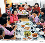 전남 나주시 ‘마을 공동급식’ 일손 덜고 우애 깊어져요