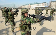 국민일보 기자 여성 ROTC 군사 훈련 체험