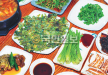 [여행메모-경북 봉화군 명호면 관창2리] 민박 ‘오렌지…’ 산야초 음식 일품